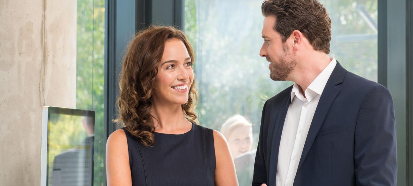 Mann und Frau im Büro